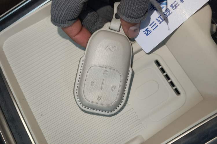 Used ONVO Luxeed L90 2025 Model—Ultra Six-Seater Version
