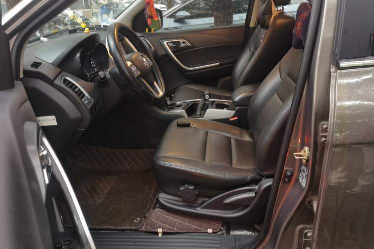 Used JMC Yusheng S350 2013 2.4T Automatic 2WD Diesel Luxury Edition 5 Seats