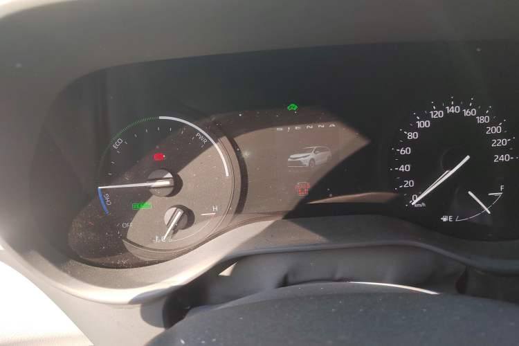 Used Toyota Sienna 2021 2.5L Hybrid Premium Edition
