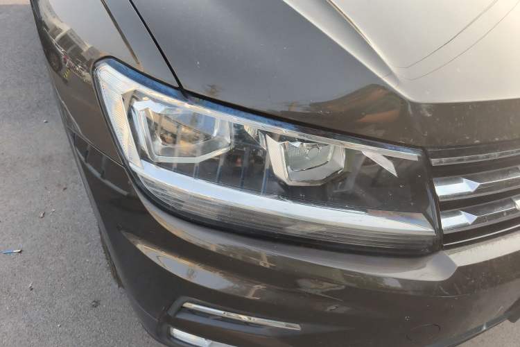 Used Volkswagen Tiguan L 2017 330TSI Automatic Two-Wheel Drive Luxury Edition
