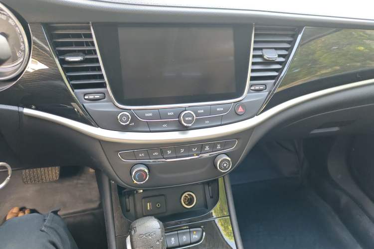 Used Buick Verano 2015 Sedan 20T Dual-Clutch Leading Model Audio And AC Panel