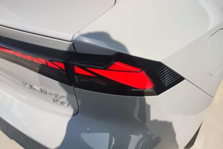 Used Changan UNI-V iDD 2023 ZhiDian iDD 1.5T 113km ZhiKu Model
