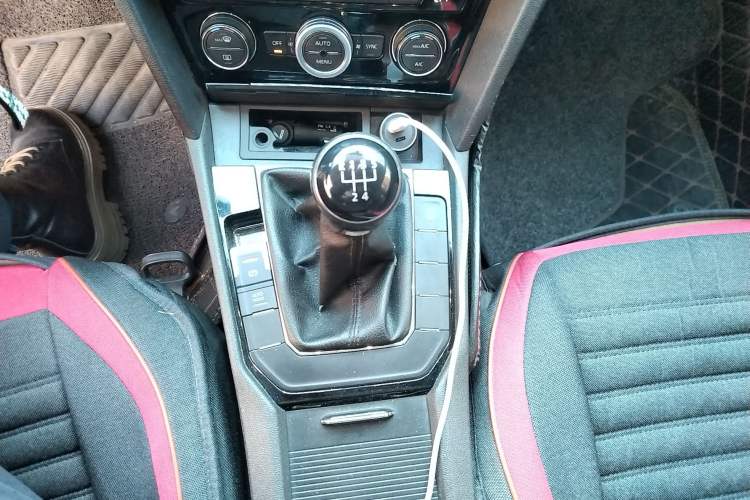 Used Volkswagen Lamando 2015 280TSI Manual Comfort Edition
