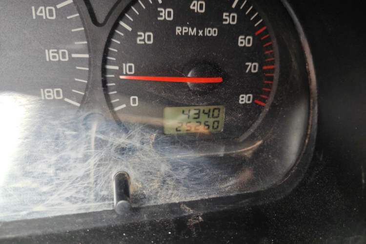 Used Jinbei Hiace 2018 2.0L Fifth-Generation Box Truck Standard Roof 2 Seats 4G21C
