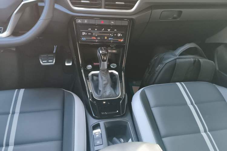 Used Volkswagen T-ROC 2024 300TSI DSG Two-Wheel-Drive Chen Guang Edition