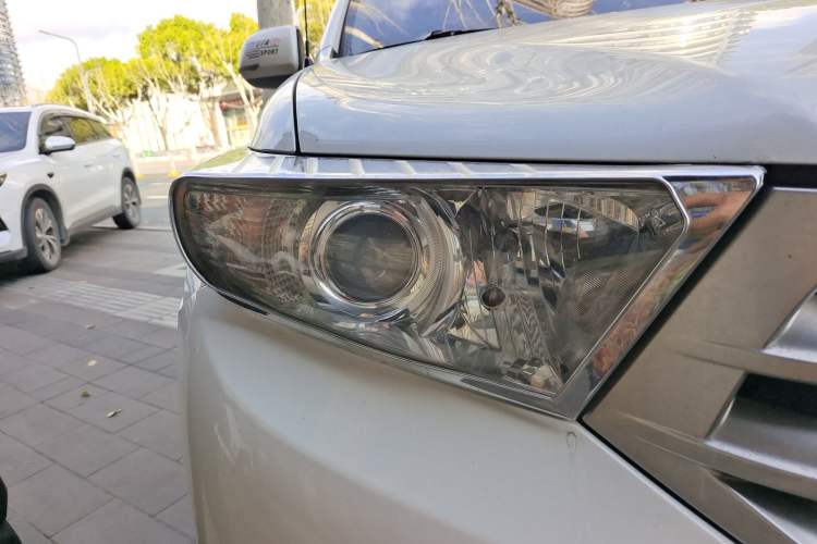 Used Toyota Highlander 2013 2.7L Two-Wheel Drive 5-Seater Purple Gold Edition Right Front Headlight