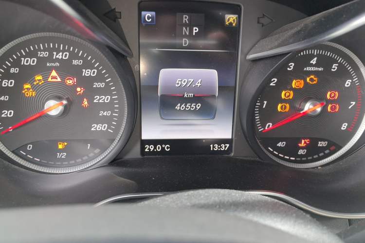 Used Mercedes-Benz GLC 2018 GLC 200 4MATIC Odometer Close Up