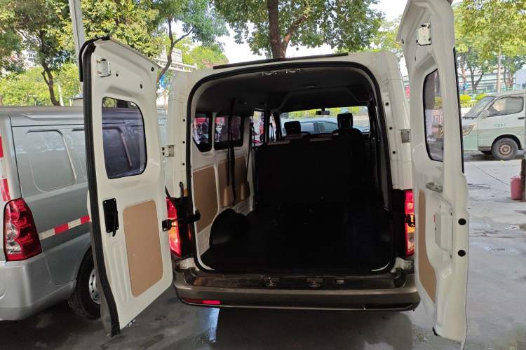 Used CHANGAN KUAYUE Xing V7 EV 2024 239 km Range Passenger Version Flagship Edition 6 Seats Trunk