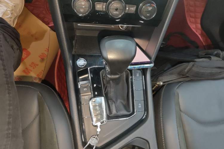 Used Volkswagen Tiguan L 2020 330TSI Automatic Two-Wheel Drive Panoramic Comfort Edition China VI Standard
