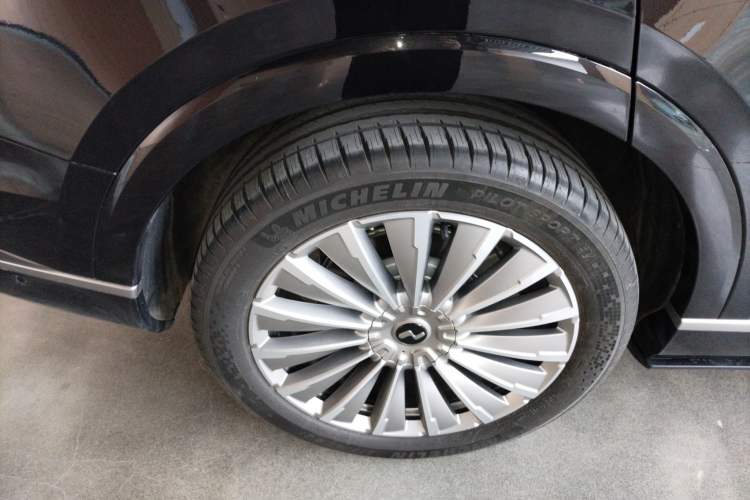 Used ONVO Luxeed L90 2025 Model—Ultra Six-Seater Version
