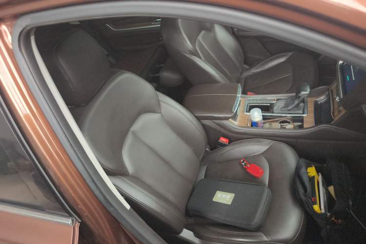 Used Roewe RX8 2018 30T Smart Connectivity Two-Wheel Drive Supreme Edition