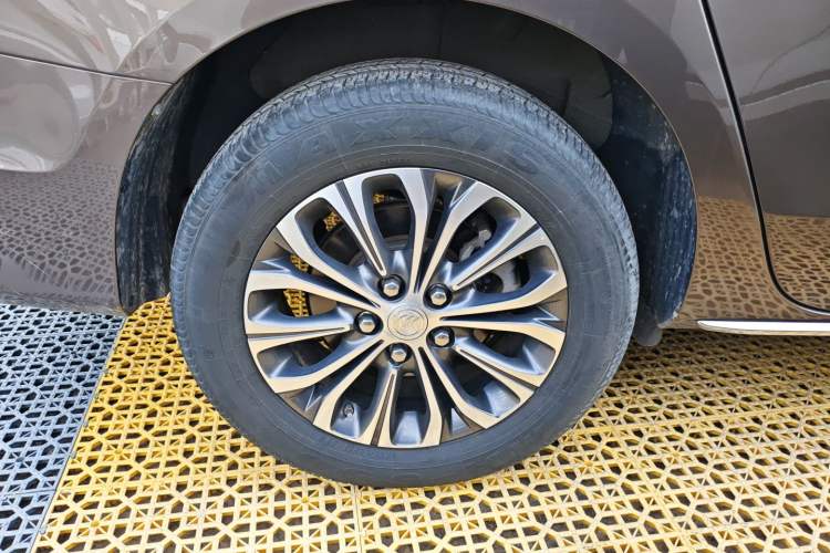 Used Buick GL8 2023 Land Executive Class Comfort Model
