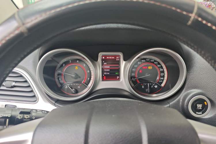 Used Dodge Journey 2013 2.4L Two-Wheel Drive Luxury Version
