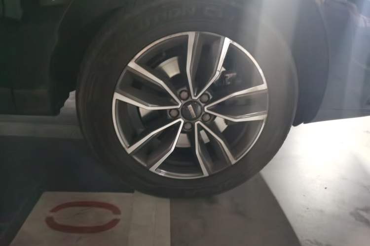 Used Wey VV5 2021 1.5T Two-Wheel Drive Color Pioneer Right Front Wheel Hub