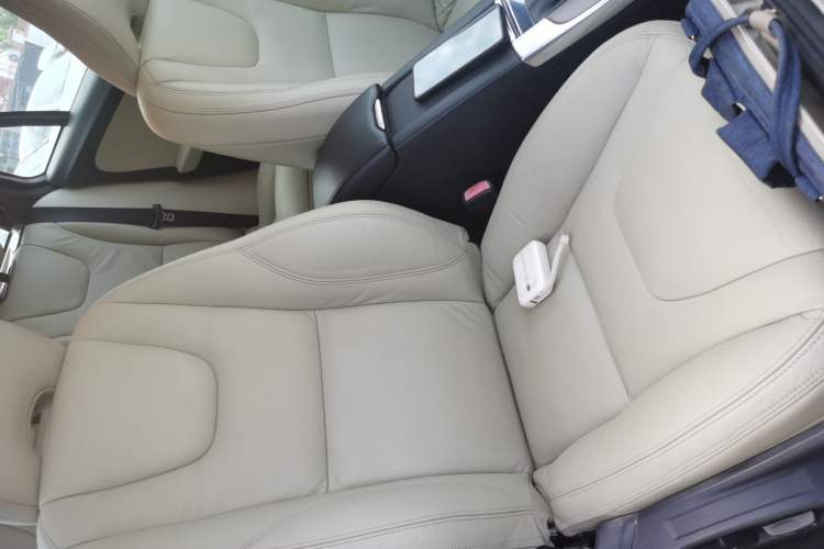 Used Volvo V60 2014 T5 Zhiyi Edition