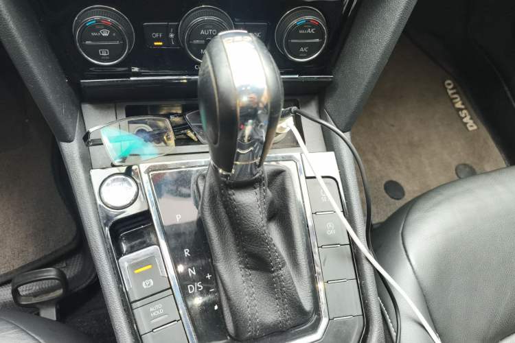 Used Volkswagen Lamando 2017 280TSI DSG Comfort Edition Gear Lever