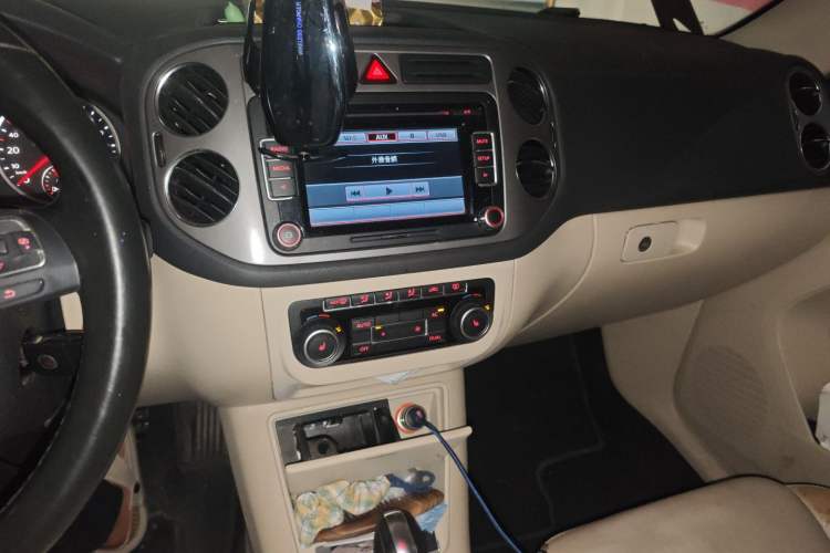 Used Volkswagen Tiguan 2012 1.8TSI Automatic Two-Wheel Drive Elite Edition Audio And AC Panel