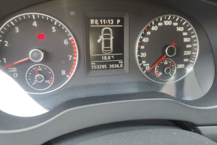 Used Volkswagen Sagitar 2012 1.4TSI Automatic Luxury Edition Odometer Close Up