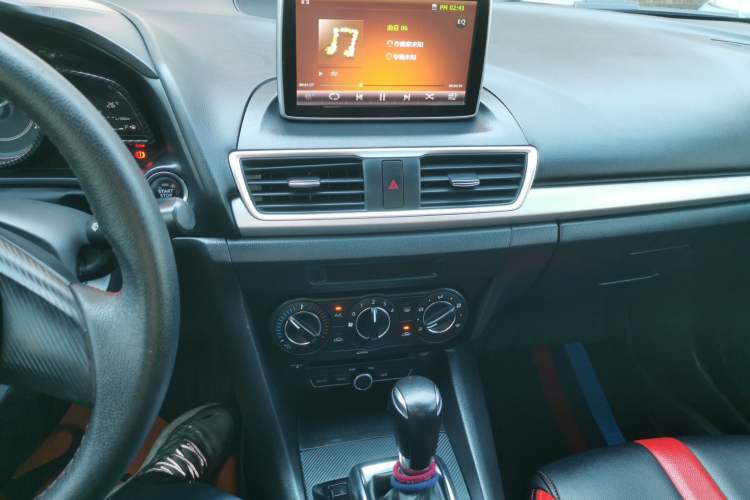 Used Mazda Mazda 3 Axela 2014 Sedan 1.5L Automatic Comfort Model
