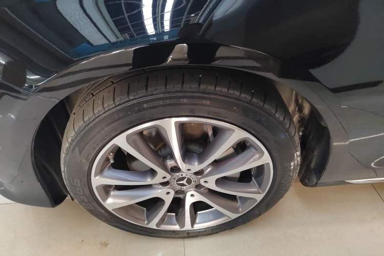 Used Mercedes-Benz E-Class 2019 Restyled E 300 L Luxury Edition Left Front Wheel Hub