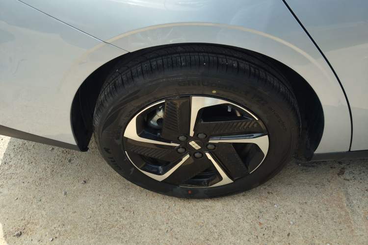 Used Geely Galaxy L6 2025 EM-i 140km Starship Edition Exterior 2