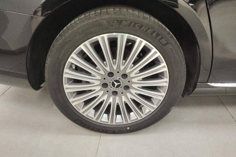 Used Mercedes-Benz E-Class 2023 E 300 L Stylish Model Right Rear Wheel Hub