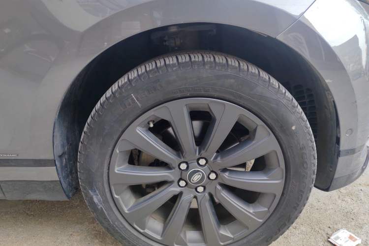 Used Land Rover Range Velar 2018 P380 R-DYNAMIC SE Right Front Wheel Hub