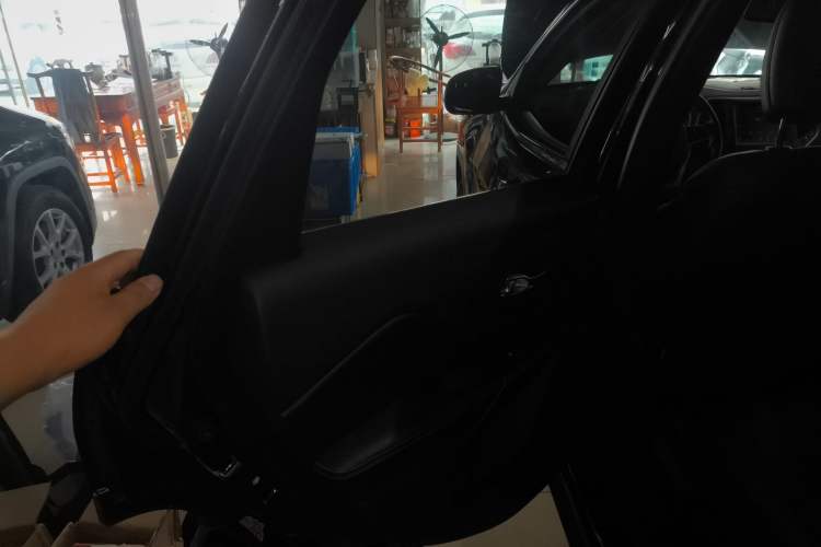 Used Jeep Cherokee 2017 2.0L Superior Edition