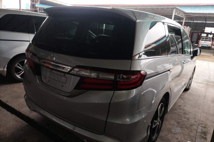Used Honda Odyssey 2015 2.4L Luxury Edition Rear Right 45 Deg