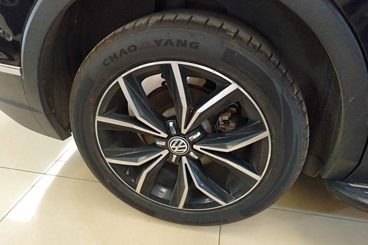 Used Volkswagen Tiguan L 2019 Revised 330TSI Automatic Two-Wheel Drive Smart & Luxury Edition China VI Standard Right Rear Wheel Hub