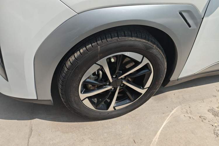 Used AION Y 2023 Plus 510 Smart Edition Left Front Wheel Hub