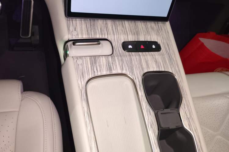 Used Nio ET7 2024 75 kWh Executive Signature Edition Gear Lever