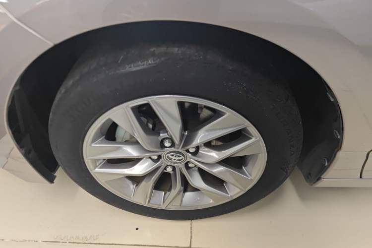 Used Toyota Avalon 2019 Dual-Engine 2.5L Luxury Edition China VI Standard