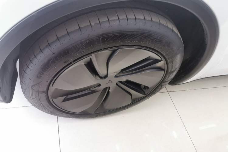 Used Tesla Model Y 2025 Rear-Wheel-Drive Version
