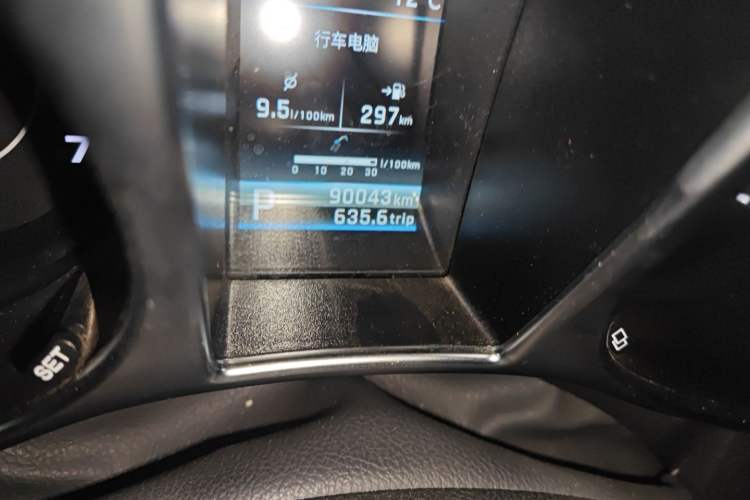 Used JMC Yusheng S330 2016 1.5L GTDi Automatic Two-Wheel Drive Flagship Edition Odometer Close Up