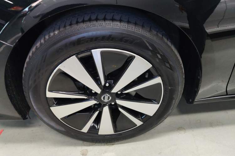 Used Nissan Teana 2021 2.0L XL Comfort Edition Left Front Wheel Hub