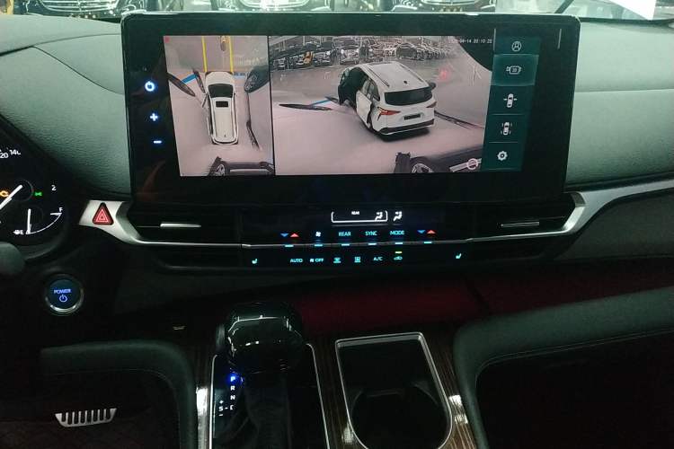 Used Toyota Granvia 2022 2.5L Hybrid Premium Edition Audio And AC Panel