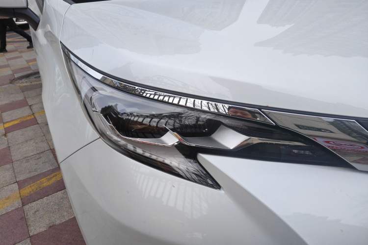 Used Toyota SIENNA 2023 2.5L Hybrid Comfort Edition Right Front Headlight