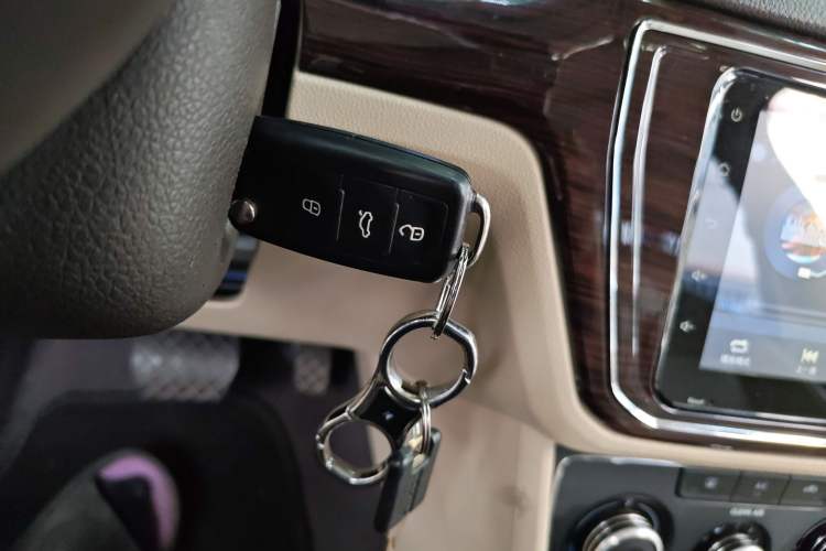 Used Volkswagen Lavida 2015 1.6L Automatic Comfort Edition
