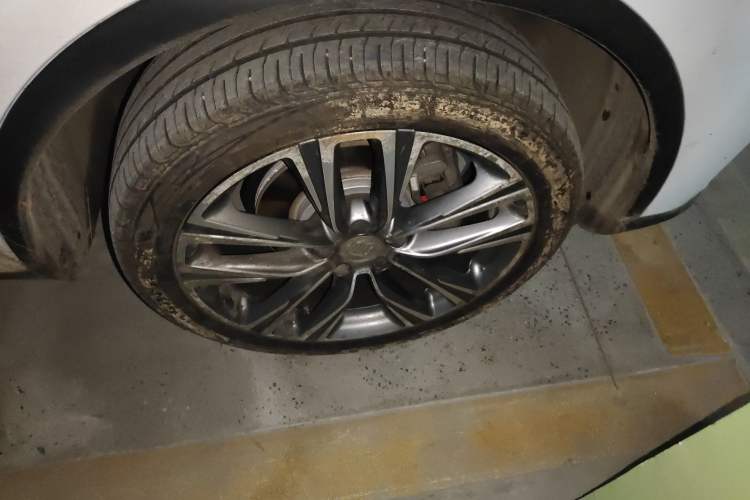 Used BYD Tang 2018 2.0T Automatic Smart Connect Prestige 7-Seater China V Standard Right Front Wheel Hub