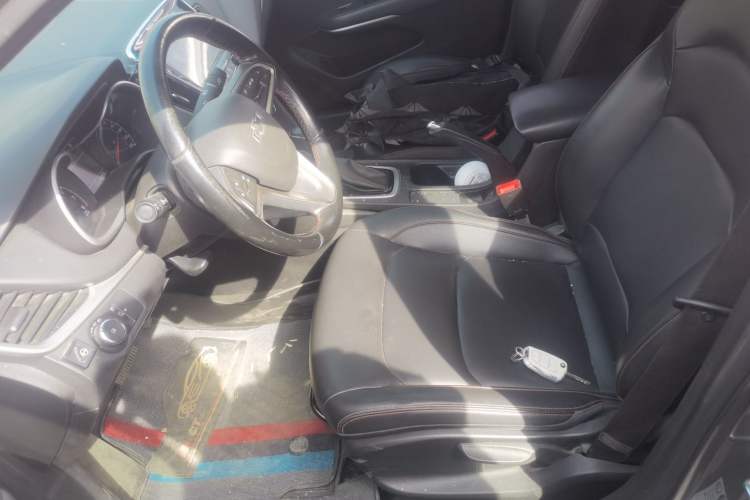 Used Chevrolet Monza 2020 Light Hybrid Redline 320T Dual-Clutch Joyful Edition Left Front Seat