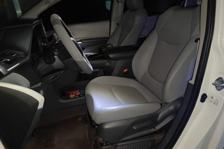 Used Toyota Granvia 2023 2.5L Hybrid Comfort Edition Left Front Seat