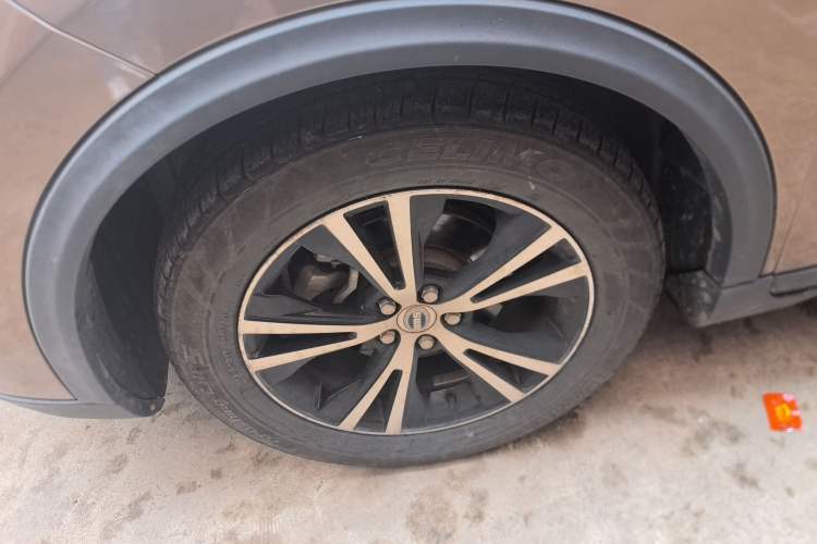 Used SWM X7 2016 1.8L Manual Comfort Version 7 Seats Exterior 4