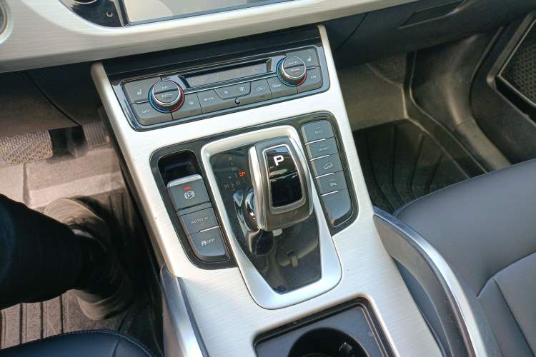 Used Geely Auto Emgrand X7 Sport 2020 1.8TD DCT Two-Wheel Drive Smart Connect 4G-Enabled Version