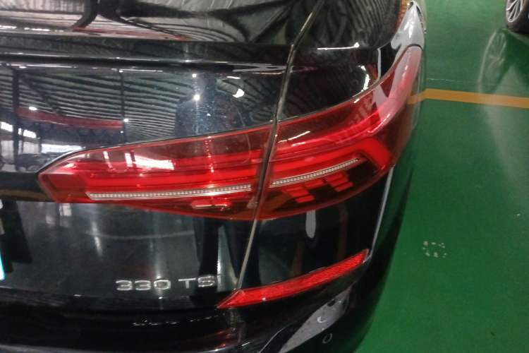 Used Volkswagen Passat 2020 Facelift 330TSI Elite Edition China VI Standard Right Rear Taillight