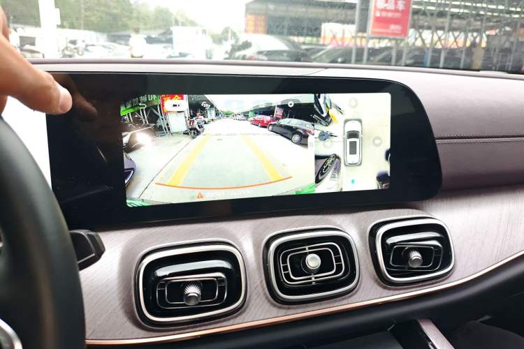 Used Chery Tiggo 9 C-DM 2025 1.5T 106KM Enjoy Edition 5 Seats Lithium-Ion Battery Audio And AC Panel