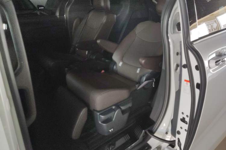 Used Toyota Granvia 2024 2.5L Hybrid Prestige PLUS Four-Wheel Drive Version Left Rear Seat