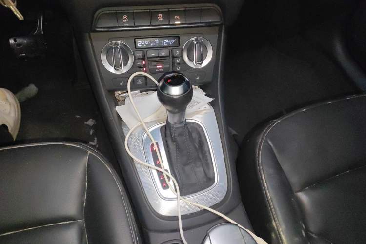 Used Audi Q3 2015 35 TFSI Comfort Model Gear Lever