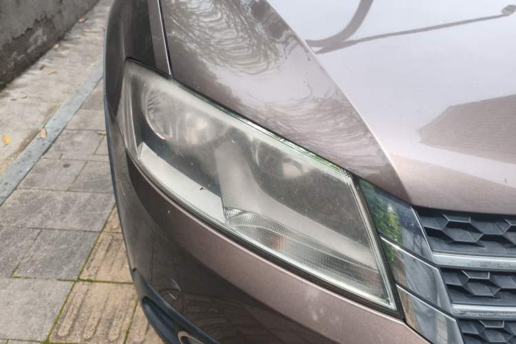 Used Volkswagen Cross Lavida 2014 1.6L Automatic Right Front Headlight