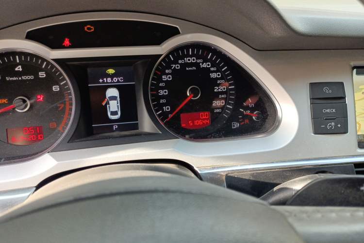 Used Audi A6L 2011 2.0 TFSI Automatic Standard Edition Odometer Close Up